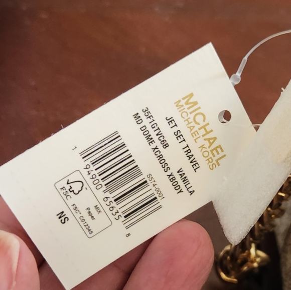 Michael Kors Jet Set Medium Dome Crossbody Bag Vanilla NWT - Picture 3 of 9